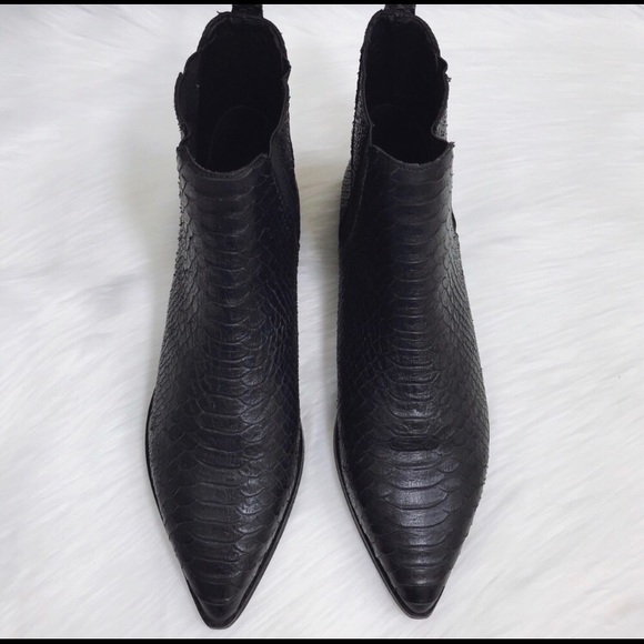 Jeffrey Campbell Shoes - New Jeffrey Cambell black pointed Chelsea boots